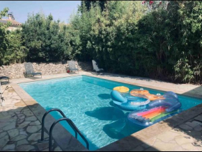 Charmante maison climatisée avec piscine privée